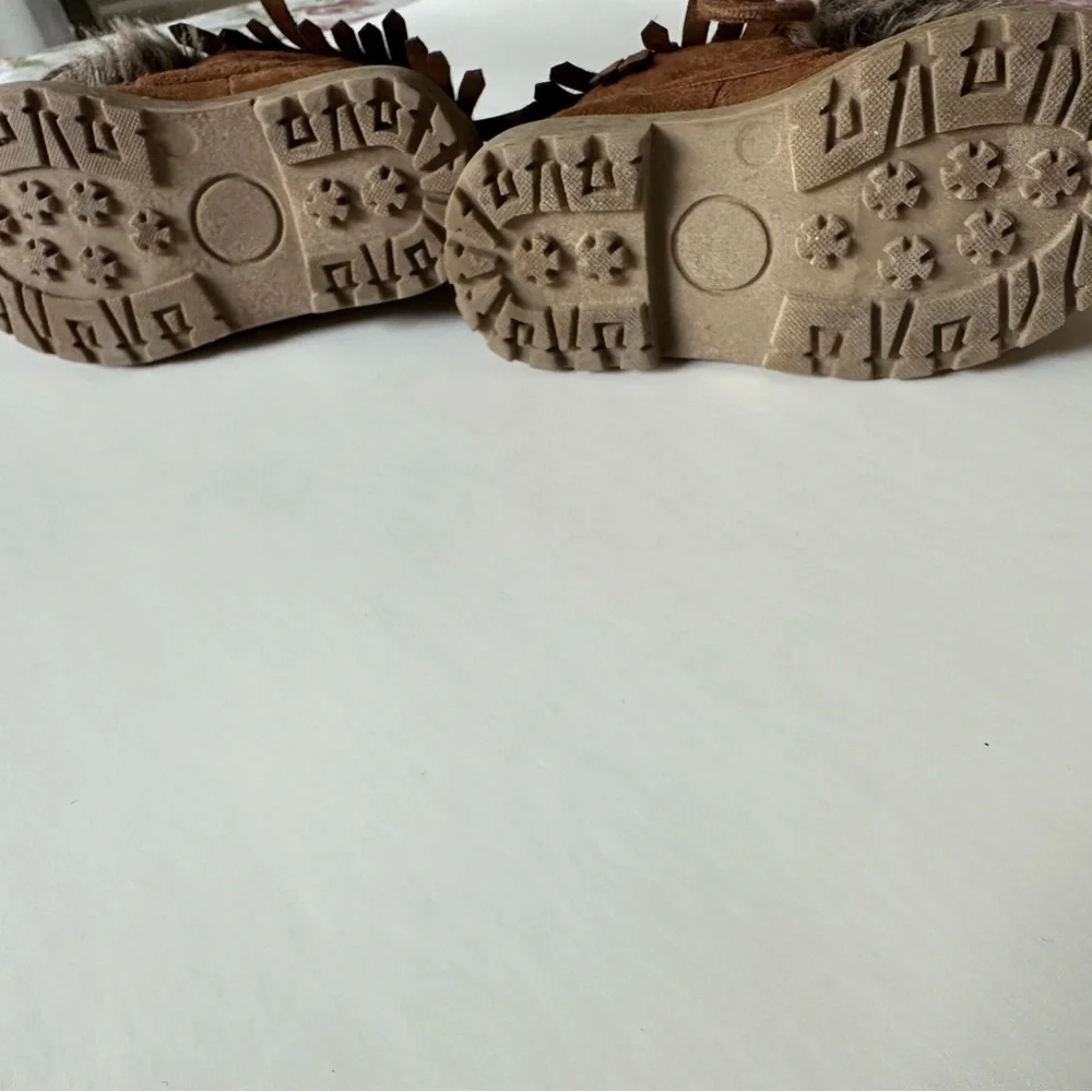 Crazy 8 toddler girl moccasin boots size 6